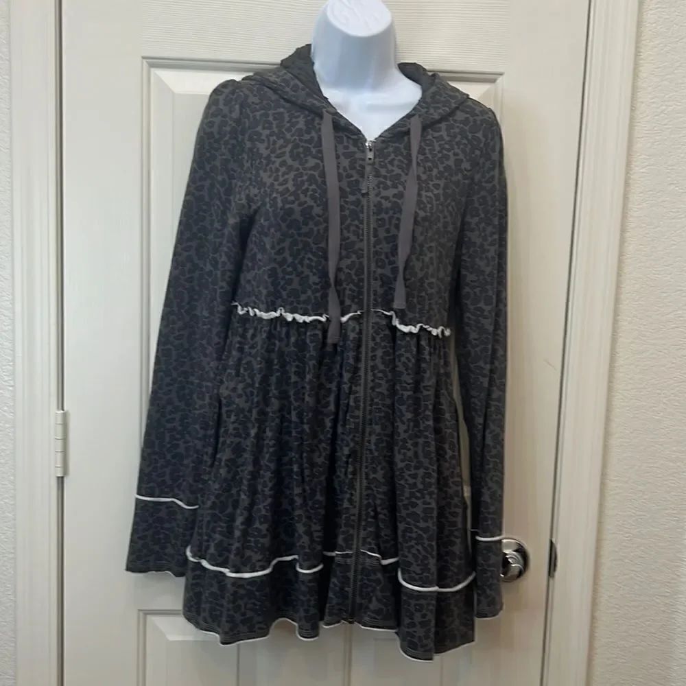 Euys Tree The Sophie Sz XS Muted Leopard Print Zip Hoodie Soft Raw Edges Ruffle